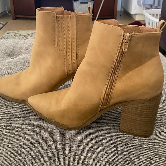 Woman's Universal Thread Natural /Whitney Ankle Boots Size 10 - Picture 4 of 10